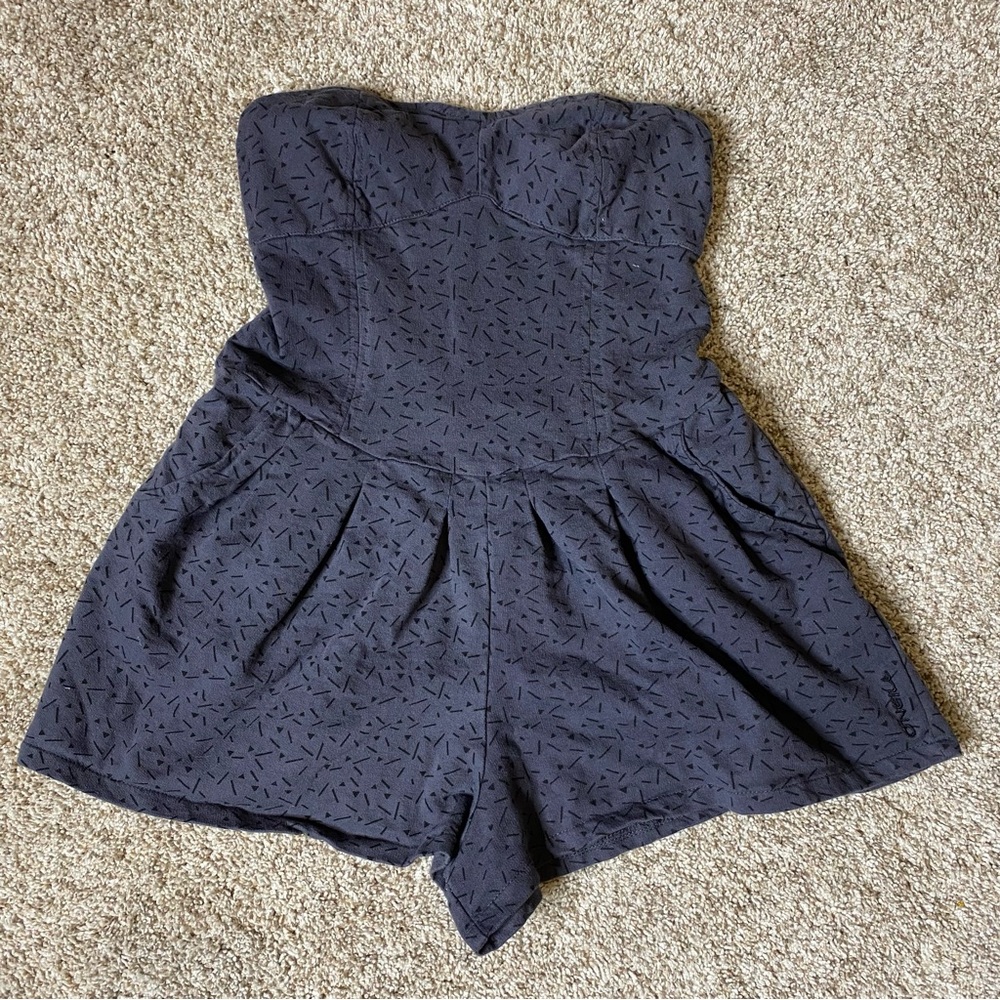 O’Neill Dark Gray Romper. Small.